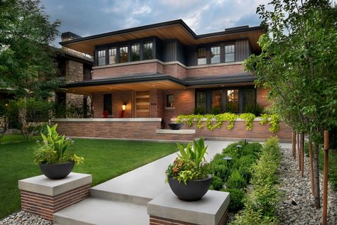 Frank Lloyd Wright Kitchen Design, Frank Lloyd Wright Inspired Homes, Trimmed Hedges, Frank Lloyd Wright Style, Staircase Styles, Robie House, Lush Landscaping, Luxurious Homes, Frank Lloyd Wright Design