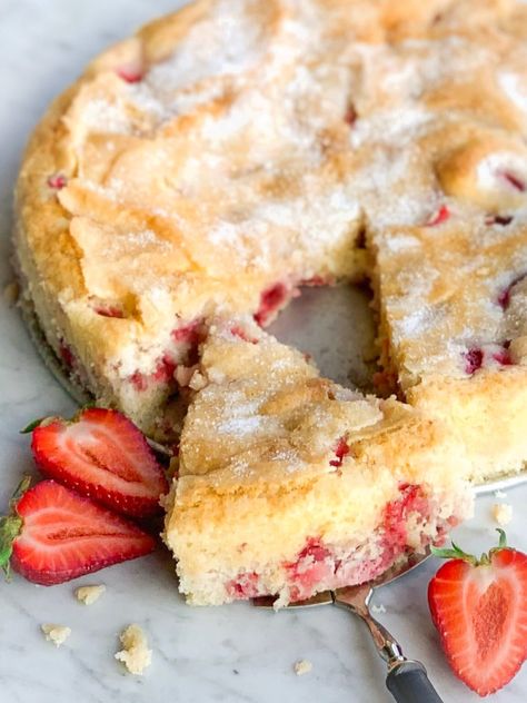 French Strawberry Cake – Michellesipsandsavors Smores Dessert, Strawberry Dessert Recipes, Strawberry Cake Recipes, Brownie Desserts, Desserts Vegan, Oreo Dessert, Strawberry Pie, Strawberry Desserts, Baking Pan