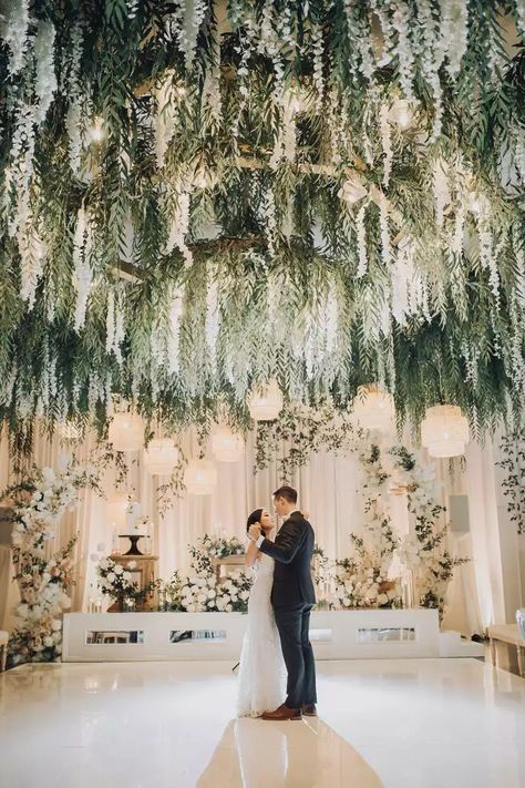 Create an indoor garden on the ceiling for a whimsical touch to your big day. Photo: ROY ISWANTO PHOTOGRAPHY Twilight Wedding, Wedding Ceiling, Wedding Whimsical, Romantic Garden Wedding, Future Wedding Plans, Floral Ideas, Romantic Garden, Whimsical Garden, Whimsical Wedding