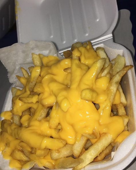 Cheese Fries Aesthetic, Fries And Cheese, Cheese French Fries, Fries With Cheese, French Fries With Cheese, Cheese Fries Recipe, Cheesy Chips, Cooking Soul Food, Recipe Menu