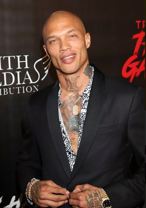 👌👍 Black Man Aesthetic, Black Haired Boy, Bald Style, Bald Beard, Nerd Boy, Jeremy Meeks, Bald Men Style, Tattoo Fashion, Chinese Theatre