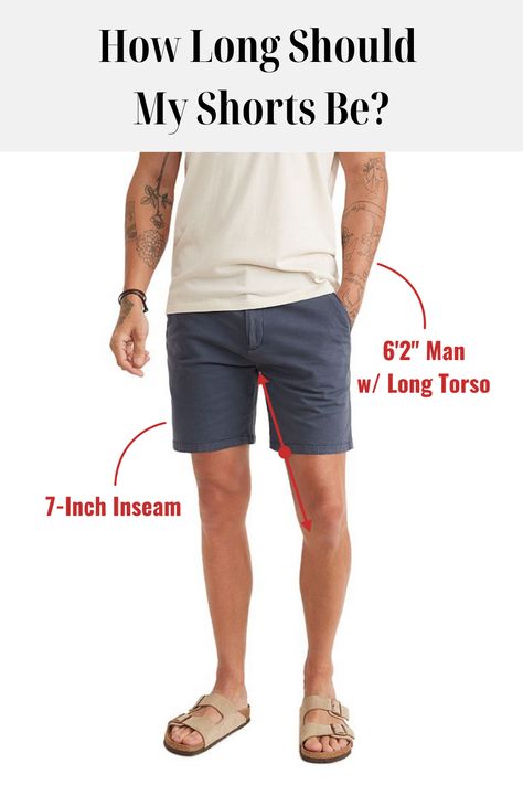 Unless you are doing a specific slim cut, cuffed capri look, your shorts should be no longer than 1 inch above the top of your knee, but even this can be too long for a modern look. A good rule of thumb is to have your shorts end about halfway between the bottom of your groin and the mid-point of your knee. If you are looking for numeric advice, the exact inseam of your shorts depends on your readiness to show skin and your height — or to be more specific, your leg length. Men's Style Inspiration, Rule Of Thumb, Baggy Shorts, Short Torso, Long Torso, Shorts For Men, Menswear Inspired, Knit Shorts, Too Long