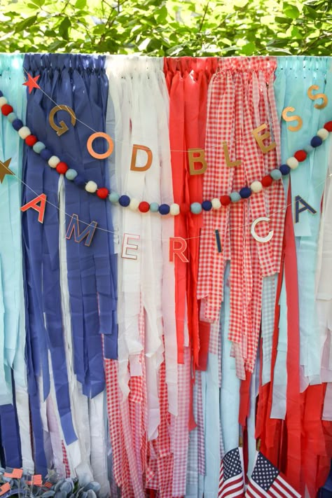 Fourth Of July Block Party Ideas, July 4th Party Decor, Fourth Of July Party Decor, 4th Of July Photo Backdrop, 4th Of July Party Ideas Decorations, Fourth Of July Party Aesthetic, 4th Of July Party Decor, Red White And Blue Birthday Party, 4th Of July Kids Party