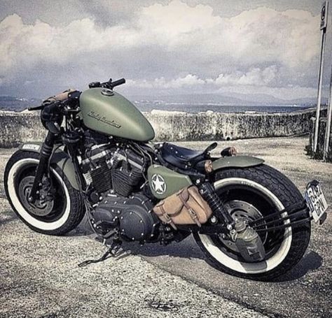 Hd 883 Iron, Harley Davidson Bobber, Moto Bobber, Harley-davidson Sportster, Old School Motorcycles, Мотоциклы Harley Davidson, Harley Davidson Sportster 883, Harley Davidson Tattoos, Motos Harley