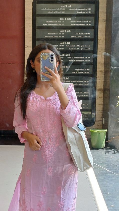 Long Kurta With Jeans, Kurti Selfie Poses, Kurta With Jeans, Long Kurti With Jeans, Kurta Outfit, Simple Suits, Pink Kurti, Simple Kurti, Nostalgic Aesthetic