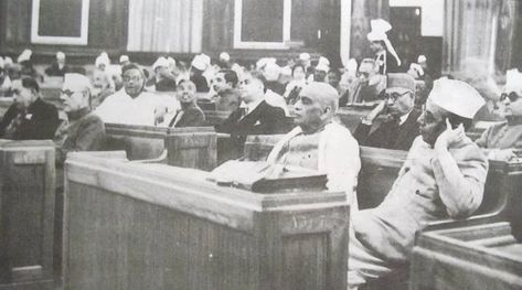 These 30 Pictures Are the Rarest Photographs Ever Captured in India Constituent Assembly, भारतीय इतिहास, Indian Constitution, Bhagat Singh, French Boys, India First, Indian History, Rare Pictures, Republic Day