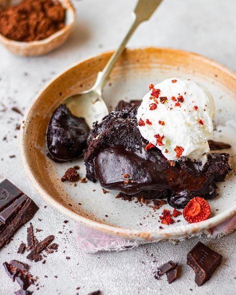 Baking an eggless chocolate lava cake has never been this easy. Six ingredients and 12 minutes later, you will find yourself in heaven! Lava Cake For One, Choco Lava Cake, Bake With Shivesh, Low Carb Cakes, Lava Cake Recipe, Chocolate Lava Cake Recipe, Choco Lava, Mothers Day Desserts, Pastry Ideas