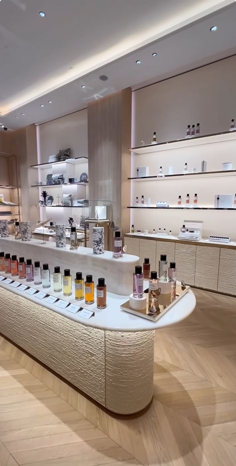 Stores Design, Dior Shop, Makeup Business, Table Counter, Pharmacy Design, Dior Perfume, Perfume Store, Retail Store Design, Exhibition Booth