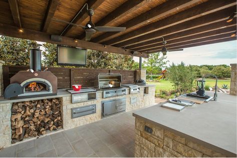 Design Per Patio, Model Dapur, Outdoor Kitchen Countertops, Modern Outdoor Kitchen, Outdoor Kitchen Appliances, Backyard Pavilion, Backyard Kitchen, Patio Kitchen, Outdoor Kitchen Design Layout