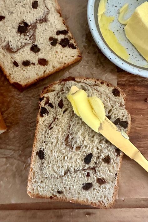 Sourdough Discard Cinnamon Raisin Bread [makes perfect toast] Sourdough Bread Pudding, Cinnamon Sourdough, Cinnamon Raisin Bread Recipe, Sourdough Starter Discard Recipe, Sourdough Sandwich, Cinnamon Raisin Bread, Homemade Sourdough Bread, Raisin Bread, Sourdough Discard