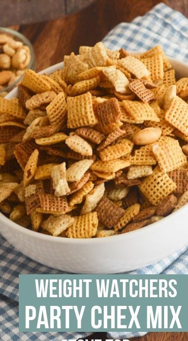 Weight Watchers Party Chex Mix with Smart Points. A quick and easy snack for on the go! Healthy Chex Mix, Weight Watchers Appetizers, Chex Mix Recipes Original, Low Points Weight Watchers, Recipe Diaries, Chex Party Mix, Weight Watcher Desserts, Weight Watchers Tips, Weight Watchers Meal Plans