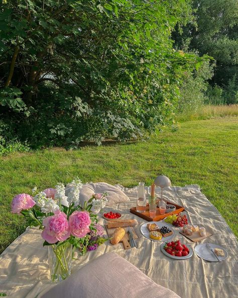 San Snova’s Instagram profile post: “Anzeige | Ad Headed outside for a little summer picnic in the park with my new @andtradition goodies 🧺 Especially in love with the…” San Snova, Romantic Picnics, Picnic Date, Picnic In The Park, Portable Lamps, Summer Picnic, The Park, Stepping Stones, Flower Pots