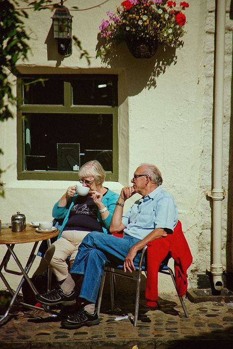 Old Age Aesthetic, People At A Cafe, People At Cafe, Cafe People, Cafe Bench, People Drinking Coffee, Alone In A Crowd, Life Drawing Reference, Italian Cafe