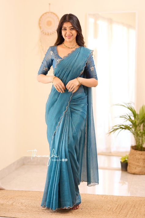 Mul Cotton Saree, Kerala Saree Blouse Designs, Saree Wearing Styles, Simple Saree Designs, Fancy Shirt, Cotton Saree Designs, Fashionable Saree Blouse Designs, Fancy Sarees Party Wear, Modern Saree