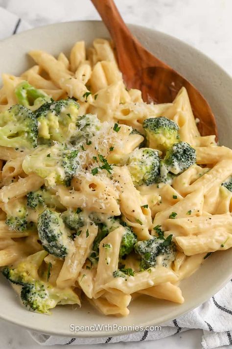 Quick Broccoli Pasta (30 Minute Meal) - Spend With Pennies Cheese And Broccoli Pasta, Cheese And Broccoli, Broccoli Pasta Recipe, Pasta Healthy, How To Make Broccoli, Cheesy Chicken Broccoli, Queso Cheddar, Spend With Pennies, Broccoli Pasta