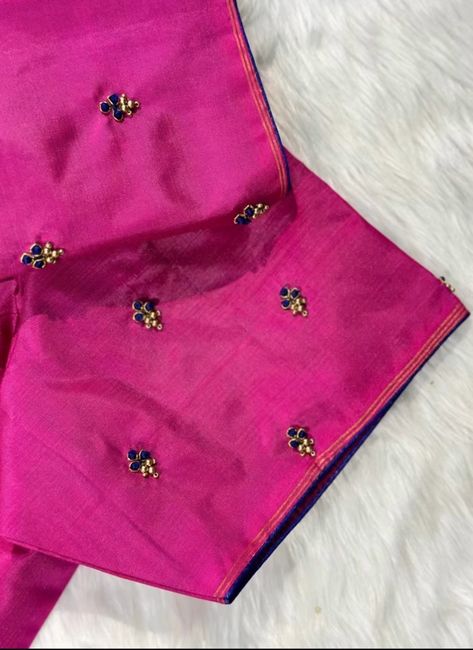 Puttas Blouse, Hands For Blouses, Butties Maggam Work, Butta Design For Aari Work, Butta Hands For Blouses, Aari Buttas, Simple Saree Blouse Designs, Aari Blouses, Butta Design