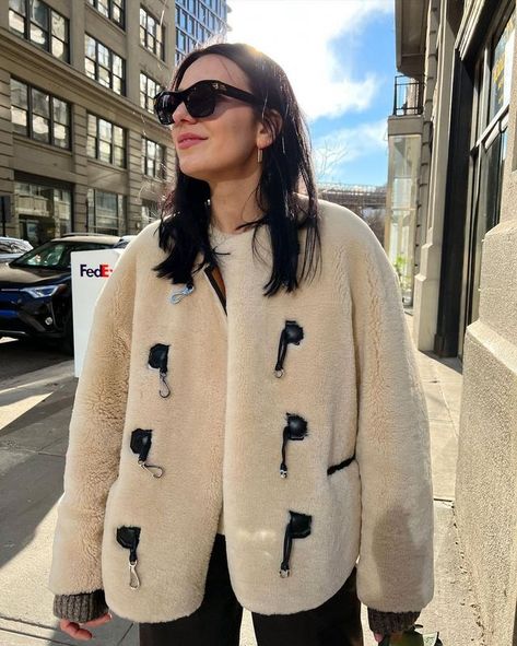 Totême Shearling Jacket, Mango Faux Fur Coat, Shearling Coat Outfit, Shearling Jacket Outfit, Aw Style, Mango Coats, Budget Party, Faux Shearling Coat, Faux Shearling Jacket