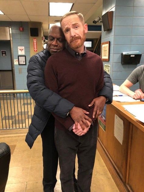 Kevin Brooklyn 99, Holt And Kevin, B99 Icons, Brooklyn 99 Cast, Andre Braugher, Brooklyn Nine Nine Funny, Brooklyn 9 9, Andy Samberg, Brooklyn 99