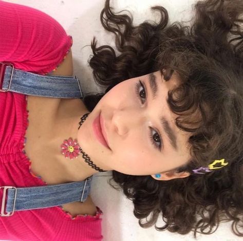 Microbangs Curly Hair, Short Wavy Haircuts, Manic Pixie Dream Girl, Wavy Haircuts, Hair Styler, Doll Face, Hairstyles Haircuts, Perm, Hair Goals