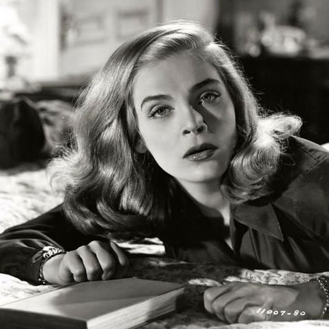 Lizabeth Scott: The Most Beautiful Face of Film Noir During the 1940s and 1950s ~ vintage everyday Lizabeth Scott, Elizabeth Scott, Scranton Pennsylvania, Noir Movie, Veronica Lake, Hollywood Legends, Movie Buff, About Time Movie, Hollywood Walk Of Fame