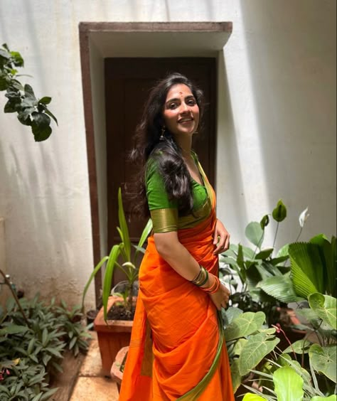 Poses In South Indian Saree, Photo Poses In Nauvari Saree, Poses In Maharashtrian Saree, Nawari Saree Pose, Vintage Saree Photoshoot At Home, Rukmini Vasanth In Saree, Rukmini Vasanth, Maharashtrian Saree, Indian Fashion Trends