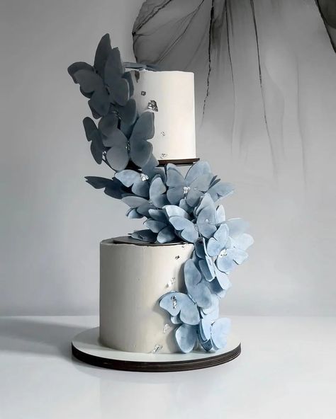 14 Elegant Cake Ideas For A Sophisticated Woman's Birthday Party Elegant Cake Ideas, Butterfly Cake Design, Cupcakes Design, Elegant Cake Design, Cake Wallpaper, Butterfly Birthday Cakes, Birthday Cake Decorating Ideas, Easy Designs, Elegant Cake