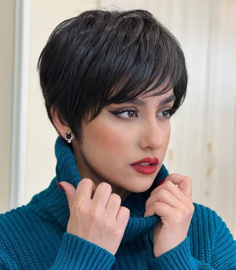 Flattering Pixie for Thick Hair Wedge Haircut, Wedge Hairstyles, Bob Hairstyles For Thick, Bob Haircut With Bangs, Short Hairstyles For Thick Hair, Short Layered Haircuts, Best Short Haircuts, Short Bob Haircuts, Short Pixie Haircuts