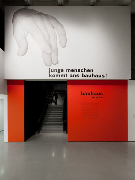 . Art Gallery Entrance, Museum Interior, Signage Display, Museum Exhibition Design, Bauhaus Art, Environmental Graphic Design, Exhibition Display, Environmental Design, Museum Exhibition