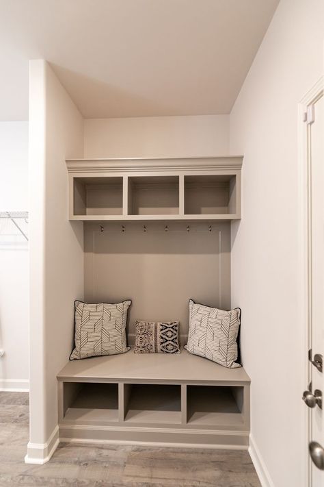 Cubby area! With storage on top and bottom. Cubby Dresser Ideas, Cubby Holes In Wall, Cubby Storage Ideas, Cubby Hole Storage, Cube Storage Bench, Mudroom Ideas Diy, Cubby Bench, Wall Cubbies, Entry Storage