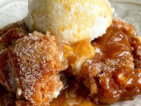 This Snickerdoodle Cobbler Recipe Is All The Nostalgia Of Fall And Super Easy To Bake - NewsBreak Snickerdoodle Cobbler Recipe, Snickerdoodle Cobbler, Mounds Bars Recipe, Sticky Pudding, Butter Cake Cookies, Popular Desserts Recipes, Molasses Cookies Recipe, Cinnamon Sugar Cookies, Canned Pears