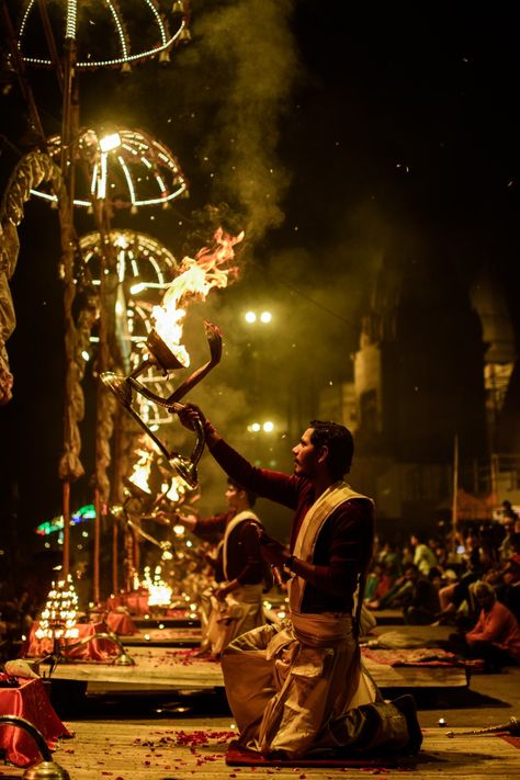 North Indian Aesthetic, Uttar Pradesh Aesthetic, Uttar Pradesh Culture, Varanasi Aesthetic, Varanasi Photography Beautiful, Varanasi Ghat, Earth Air Fire Water, Hindu Rituals, Pictures Of Shiva