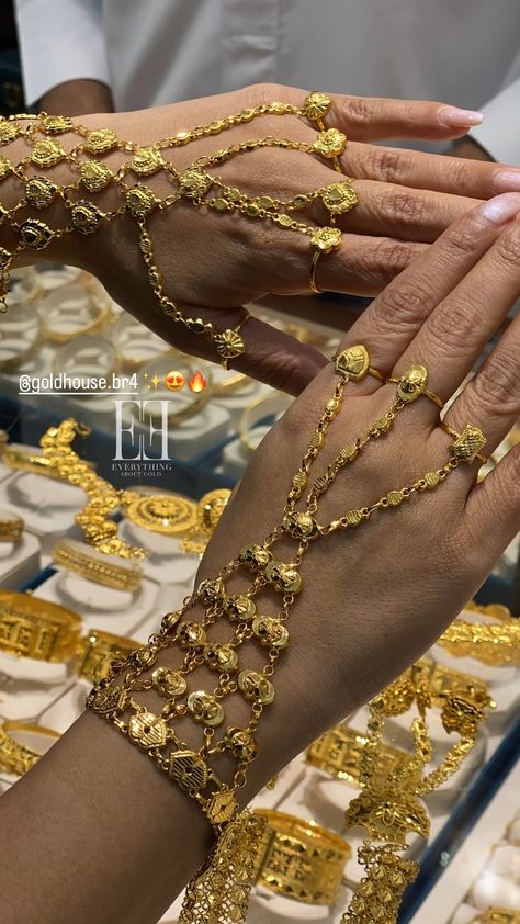 Arab Jewelry Aesthetic, Arab Gold Aesthetic, Arabian Accessories, Arab Gold Jewelry Wedding, Arab Aesthetic Gold, Arabian Jewelry Gold, Khaleeji Gold Jewelry, Gold Jewelry Arab, Arab Gold Jewelry