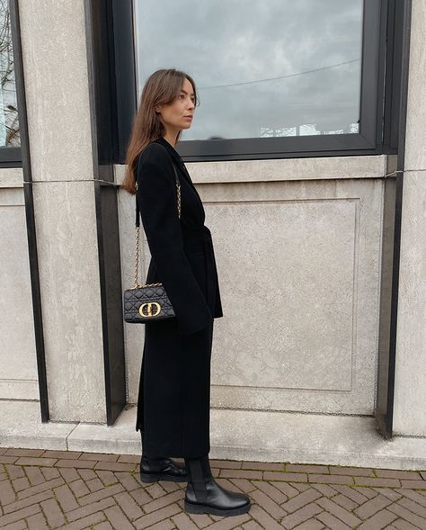 Oversized — MODEDAMOUR Caro Bag Dior, Dior Caro, Dior Caro Bag Outfit, Dior Caro Bag, Dior Bag Outfit, Dior Girl, Parisian Vibes, Oversized Coat, Material Girls