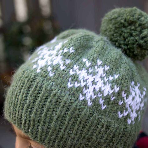 Child Hat Knitting Pattern, Holiday Knitting Patterns, Fair Isle Hat Pattern, Easy Snowflake, Colorwork Knitting Patterns, Christmas Knitting Patterns Free, Beanie Knitting Patterns Free, Knit Beanie Pattern, Knitted Hats Kids