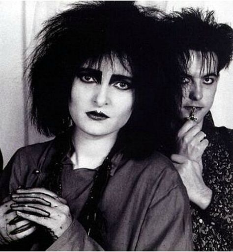 Siouxsie & Robert Smith Siouxsie And The Banshees, Siouxsie Sioux, Goth Bands, Goth Music, Goth Subculture, Robert Smith, Gothic Rock, Morrissey, Punk Goth