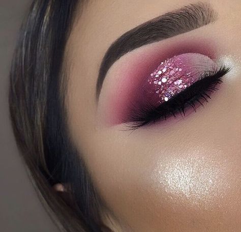 Glitter Eye Makeup, Glitter Eye, Pink Glitter, Makeup Ideas, Eye Makeup, Glitter, Makeup, Silver, Pink