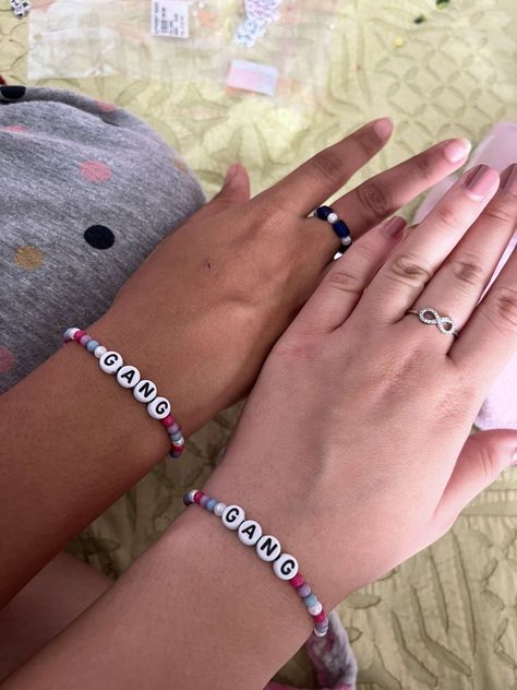 Matching Best Friend Bracelets Diy, Clay Bead Bracelet Ideas Bsf, Bsf Matching Bracelets Beads, Friendship Bracelets Best Friends, Friendship Matching Bracelets, 4 Matching Bracelets, Friendship Bracelets 3 People, Matching Bracelets For Best Friends Diy, Matching Friend Bracelets