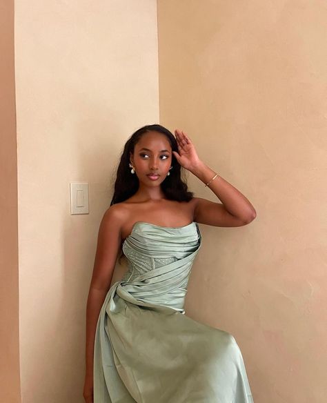 Green Dress Outfit, Ashley Banks, Dress Black Women, Strapless Ball Gown, Colors Aesthetic, Elevator Pitch, Ibiza Outfits, Green Prom, Comfy Wear