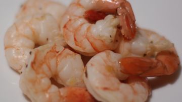 Perfect Boiled Shrimp Recipe - Genius Kitchen Cajun Shrimp Boil Recipe, Boil Shrimp, Cajun Shrimp Boil, Boiled Shrimp, Shrimp Boil Recipe, Remoulade Sauce, Boiled Food, Roasted Shrimp, Shrimp Boil