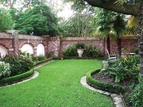 Brick Wall Gardens, Boxwood Landscaping, Charleston Gardens, Small Courtyard Gardens, Courtyard Gardens Design, Brick Garden, Landscape Edging, Walled Garden, Brick Walls