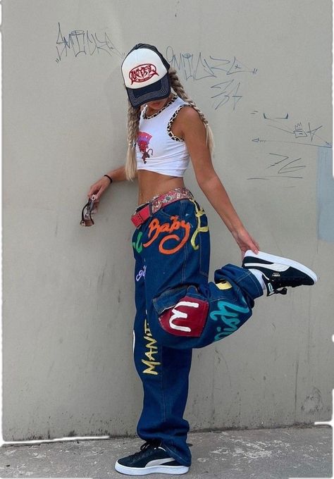 Baggy Performance Outfit, 200os Fashion, Hip Hop Aesthetic Outfit, Chic Festival Outfits, Underground Outfit, Early 2000s Outfit Ideas, Outfit Ideas Baggy Jeans, Hiphop Street Style, Chica Hip Hop