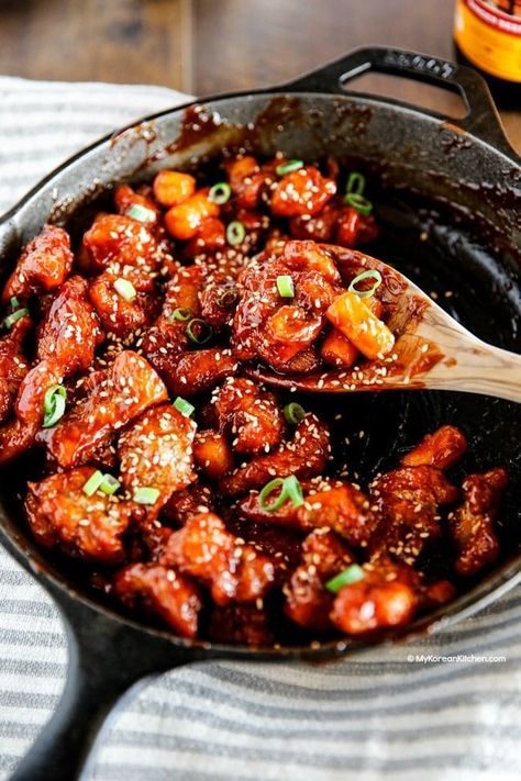 Popcorn Chicken Recipe, Korean Kitchen, Korean Fried Chicken, Popcorn Chicken, Korean Dishes, Asian Dishes, Chicken Breast Recipes, Korean Food, Kimchi