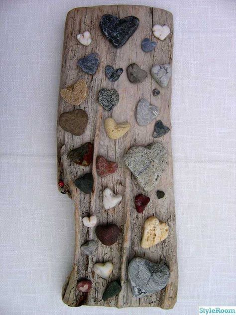 Rock Carving, Heart Rocks, Heart Shaped Rocks, Painted Pebbles, Driftwood Projects, Rustic Crafts, Deco Originale, Driftwood Crafts, Painted Sticks