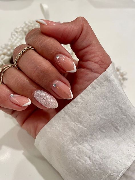 French Tip With Glitter Accent Nail, Glitter Nails With White French Tip, French Tips Nails Aesthetic, Glitter Lined French Tip Nails, French Nails With One Glitter Nail, White And Rose Gold French Tip Nails, White French Tip Nails With Accent Nail, Bridesmaid French Manicure, French Manicure Rhinestones