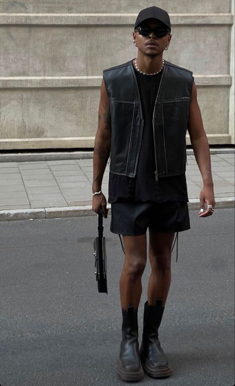 Rock Concert Outfit Men, Leather Vest Outfit Men, Techno Fits, Leather Vest Outfit, Techno Style, Techno Outfit, Look Festival, Black Men Street Fashion, Queer Fashion