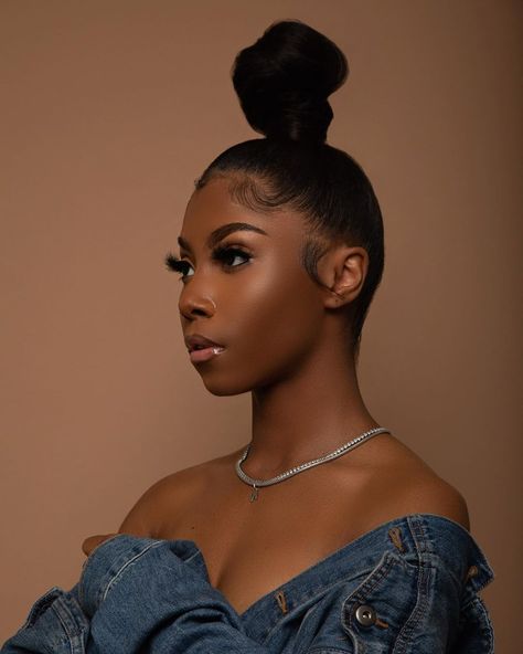 1,994 Likes, 52 Comments - @naturebriana on Instagram: “My time to shineeeeeeeeeeee 🎉 #21” Photoshoot Theme, Hair Photoshoot, Debut Photoshoot, Top Knot Bun, Glam Photoshoot, Beauty Photoshoot, High Bun, Photoshoot Themes, Ponytail Styles