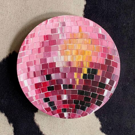 Disco Acrylic Painting, Round Canvas Painting Disco Ball, Mirrorball Acrylic Painting, Disco Ball Oil Pastel, Painting Of Disco Ball, Disco Ball Drawing Tutorial, Mirrorball Canvas Painting, Pink Disco Ball Drawing, Disco Ball Cake Aesthetic