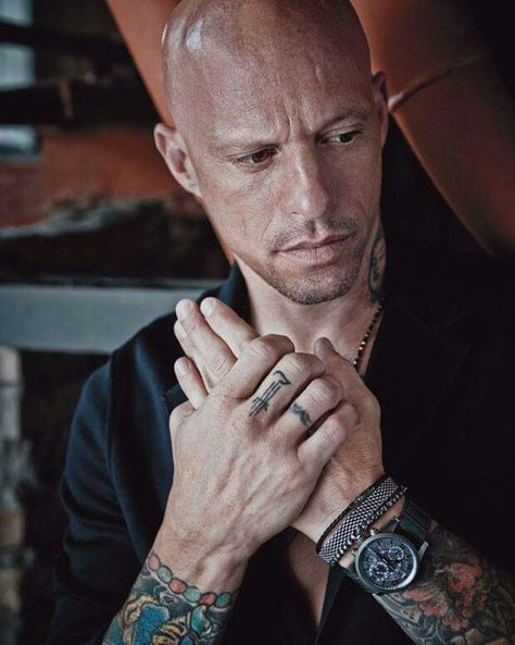 Ami James (Miami Ink) Ami James Tattoo, James Tattoo, Ami James, Arrow Tattoo Finger, Miami Ink Tattoos, Middle Finger Tattoos, Miami Ink, Ring Finger Tattoos, Tattoo Prices