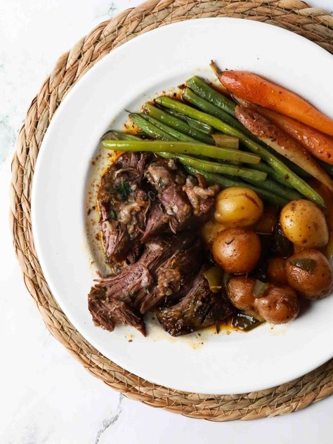 Beef Pot Roast that is packed with incredible flavor and loaded full of veggies like potatoes, carrots, and green beans. Perfect fall meal. Recipe For Pot Roast, Best Pot Roast Recipe, The Best Pot Roast, Easy Pot Roast, Roasted Beef, Best Pot Roast, Layered Potato, Anti Inflamatory, Fall Meal