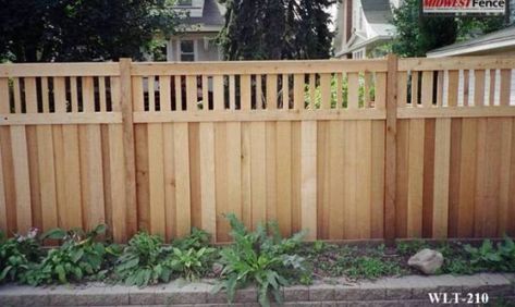 Lattice Top Wood Privacy Fences - Midwest Fence Lattice Privacy Fence, Fence With Lattice Top, Fence Planning, Diy Privacy Fence, Wood Privacy Fence, Small Fence, Natural Fence, Privacy Fence Designs, Fencing Ideas